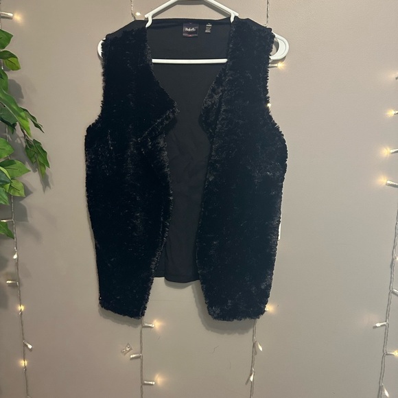 Black Faux Fur Vest - Picture 1 of 4